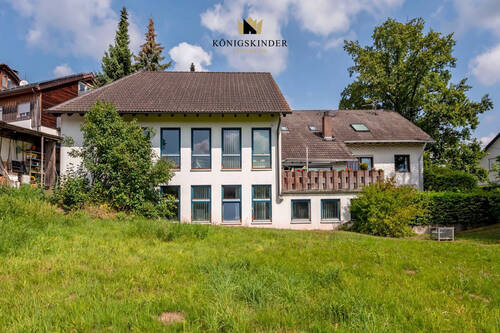 Hausansicht Gartenseite - Mehrfamilienhaus, Wohnhaus in Schömberg