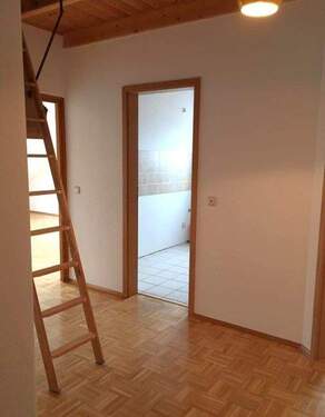 Diele mit Zugang zum Dachboden - 