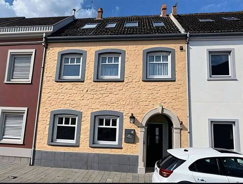 Bild 1 - Charmantes Reihenhaus in Triftern