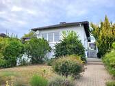 1. Hausansichten (1) - Voll unterkellerter Walmdachbungalow mit Doppelgarage und schönem Grundstück in Katlenburg