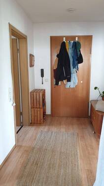 Flur Blick Richtung Wohnungstüre - 