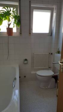 Bad mit 2 Fenstern - 