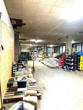 Halle - Gewerbehalle mit Potenzial zu vermieten.