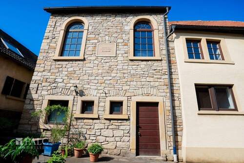 Aussenansicht Synagoge - 5 Zimmer Mehrfamilienhaus, Wohnhaus zum Kaufen in Angelbachtal