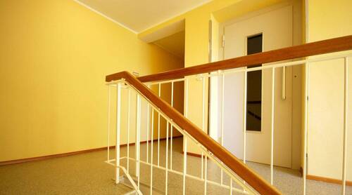 Treppenhaus mit Lift - 