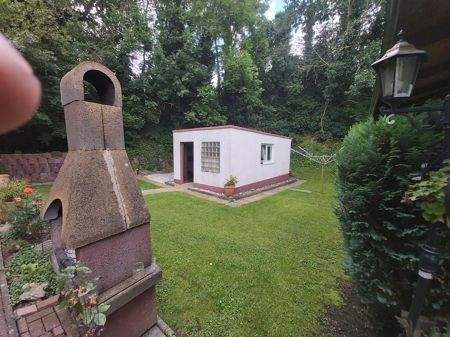 Gartengerätehaus mit Garten - 