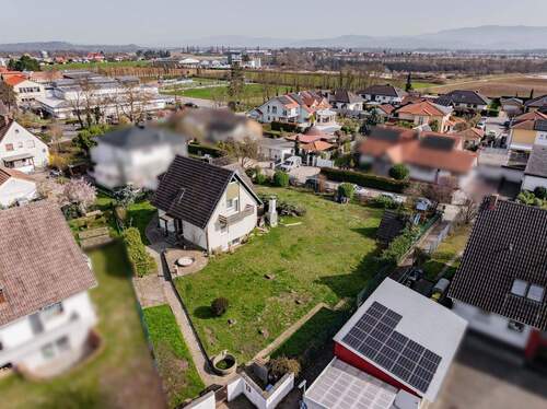 Haus und Gartenfläche - 