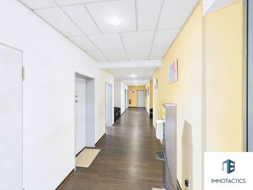 Flur Praxisräume 1.OG Haus 4 - 