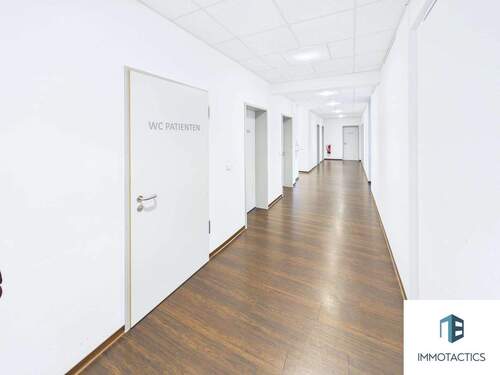 Flur Praxisräume 2.OG Haus 4 - 