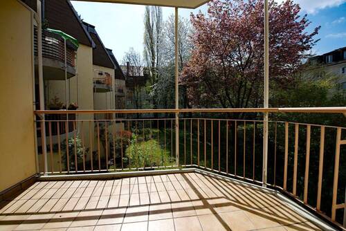 Großer Südbalkon - Etagenwohnung mit 47,20 m&sup2; in München zum Kaufen