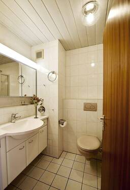 Badezimmer mit Dusche - 