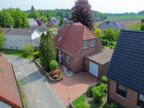 Straßensicht - 4 Zimmer Einfamilienhaus zum Kaufen in Syke / Steimke