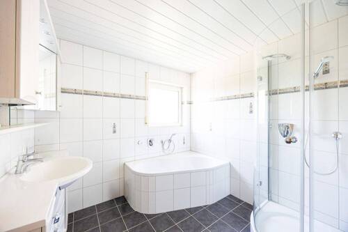 Badezimmer - Etagenwohnung mit 108,90 m&sup2; in Freiberg am Neckar zum Kaufen