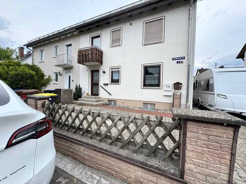 Eingang mit Stellplatz - 2 Zimmer Etagenwohnung in Königsbrunn