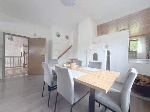 Esszimmer_Wohnzimmer - Großzügiges Einfamilienhaus mit Einliegerwohnung und weitläufigem Grundstück