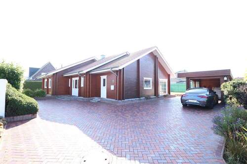 Bild - Topgepflegtes, schickes Holzwohnhaus mit Carport-Gerätegebäude in ruhiger Sackgassenlage