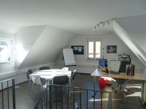 Galerie - 1A Sichtlage - Top moderne Bürofläche mit Galerie mitten in Roßtal - USt. ausweisbar