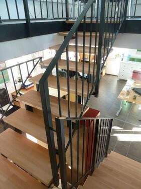 Treppe zur Galerie - 