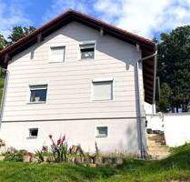 Attraktives Einfamilienhaus in Eggenfelden - Modernisiert, gepflegt & in ruhiger Hanglage