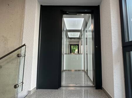 Aufzug / Fahrstuhl - 