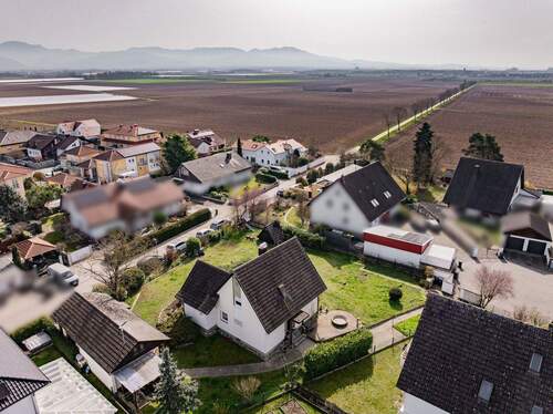 Willkommen in Hartheim - Einfamilienhaus mit großem Grundstück und attraktivem Entwicklungspotenzial in Toplage Hartheims