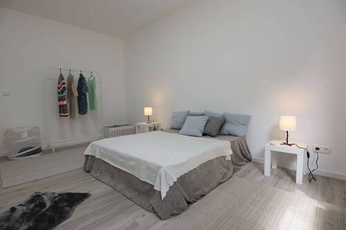 Schlafzimmer - Kernsanierte moderne 3,5-Zimmer-Wohnung in zentraler Lage mit Aufzug, Keller & Dachspeicher (Kopie)