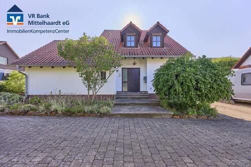 Hauseingang - Einfamilienhaus in bevorzugter Wohnlage von Bobenheim am Berg!