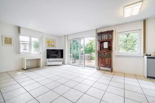 Wohnbereich mit Zugang zur Terrasse - 