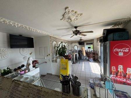 Gewerbeeinheit 2 Verkaufsraum im EG mit Sitzplätzen - 