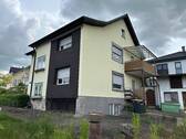 Ansicht von Hofseite mit Balkon - 6 Zimmer Mehrfamilienhaus, Wohnhaus zum Kaufen in Neubrunn