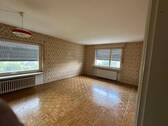 Helles Eck-Wohnzimmer mit Parkettboden - 