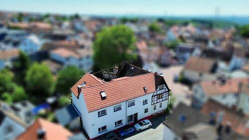 Drohnenperspektive - Core-Investment im Speckgürtel von Frankfurt. Wohn und Geschäftshaus mit überwiegender Wohnnutzung in Hofheim a. Ts.