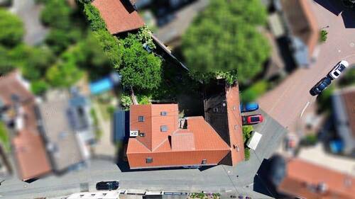 Vogelperspektive Grundstück - Mehrfamilienhaus, Wohnhaus mit 372,00 m&sup2; in Hofheim zum Kaufen