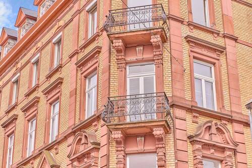 Historische Fassade mit Balkone - 