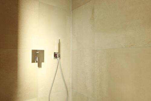 ebenerdige Dusche mit Unterputzarmaturen - 