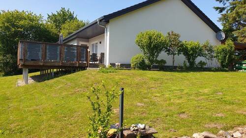 Ansicht mit Terrasse.jpg - Exklusive - ebenerdig - Bungalow mit tollem Weitblick