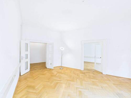 Büroraum 1 - Büros oder Praxen in Münchner Bestlage - im Altbau Kunden empfangen