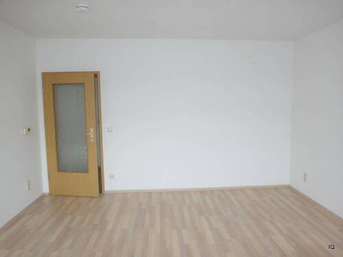 Wohnzimmer - 3 Zimmer Etagenwohnung in Döbeln