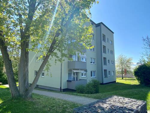 Carlstraße 2 - Charmante 2-Zimmer-Wohnung mit Balkon in ruhiger, grüner Lage
