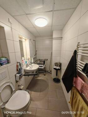Badezimmer 1/2 - 