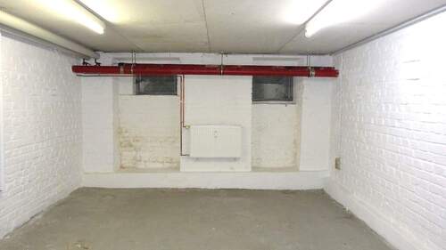 Bild 1 - Kellerraum mit Heizung WC zu vermieten U-Bahn Neukölln
