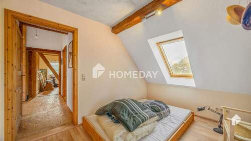 1. OG Schlafzimmer 1 2 - 