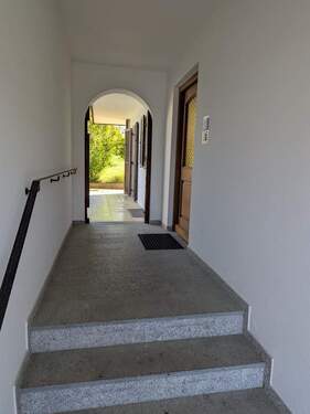 überdachter Eingangsbereich - 