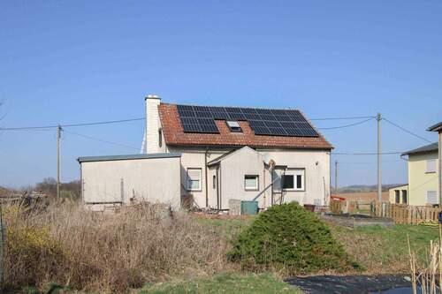 Objektansicht - Einfamilienhaus mit Scheune, Pool und ca. 28.600 m² Grundstück - renovierungsbedürftig