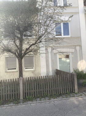 Straßenseite, Ostseite - 