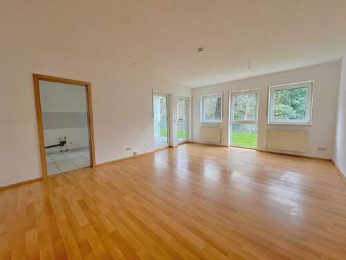 Wohnzimmer - Barrierefreie 3-Zimmer-ETW in ruhiger Lage von DÜW-Hardenburg!