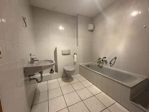 Badezimmer - 3 Zimmer Etagenwohnung in Bad Dürkheim