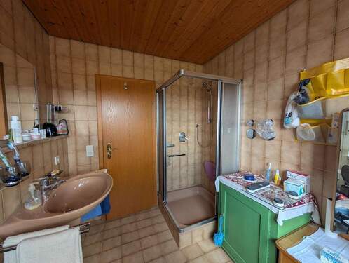 Bad mit Dusche im DG - 