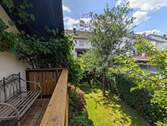 Balkon mit Blick in den Garten - 