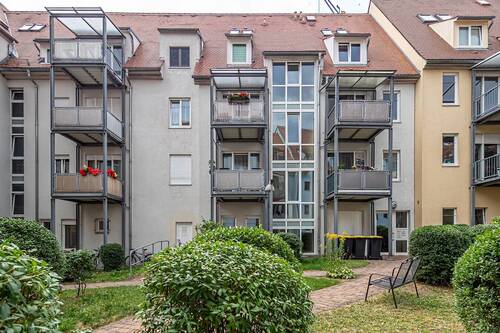 Rückansicht - Neubauwohnung mit Balkon und Wanne in zentraler Lage unweit des Obermarktes.